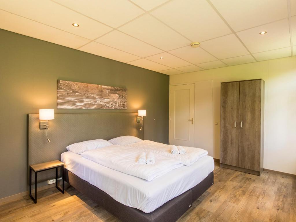 Comfort 6-Person Dog Bungalow In The Holiday Park Landal Heideheuvel Бекберґен Номер фото