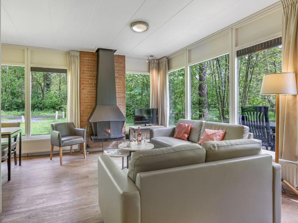 Comfort 6-Person Dog Bungalow In The Holiday Park Landal Heideheuvel Бекберґен Номер фото