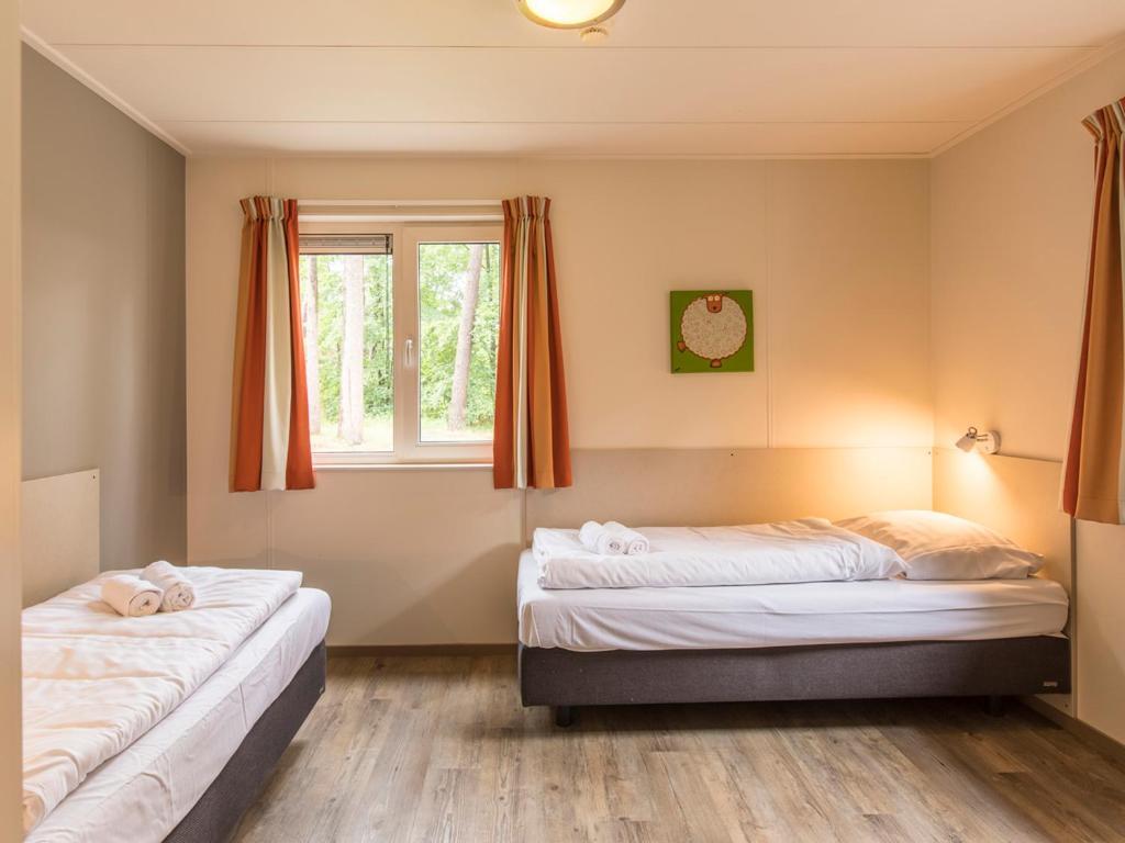 Comfort 6-Person Dog Bungalow In The Holiday Park Landal Heideheuvel Бекберґен Номер фото