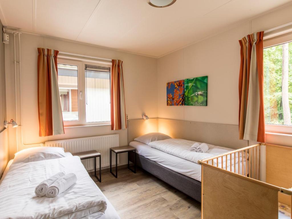Comfort 6-Person Dog Bungalow In The Holiday Park Landal Heideheuvel Бекберґен Номер фото