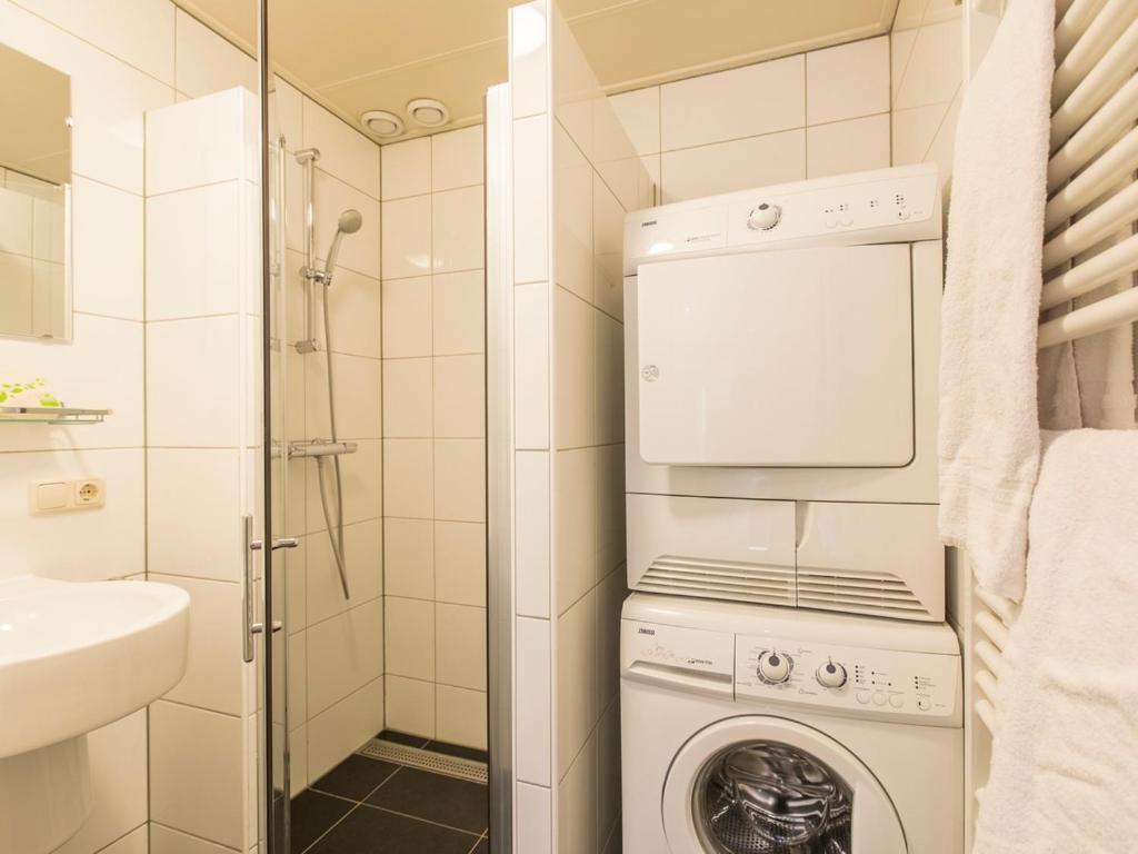 Comfort 6-Person Dog Bungalow In The Holiday Park Landal Heideheuvel Бекберґен Номер фото