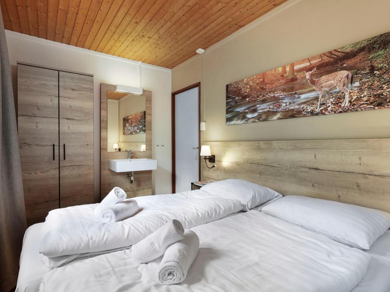 Comfort 6-Person Dog Bungalow In The Holiday Park Landal Heideheuvel Бекберґен Номер фото
