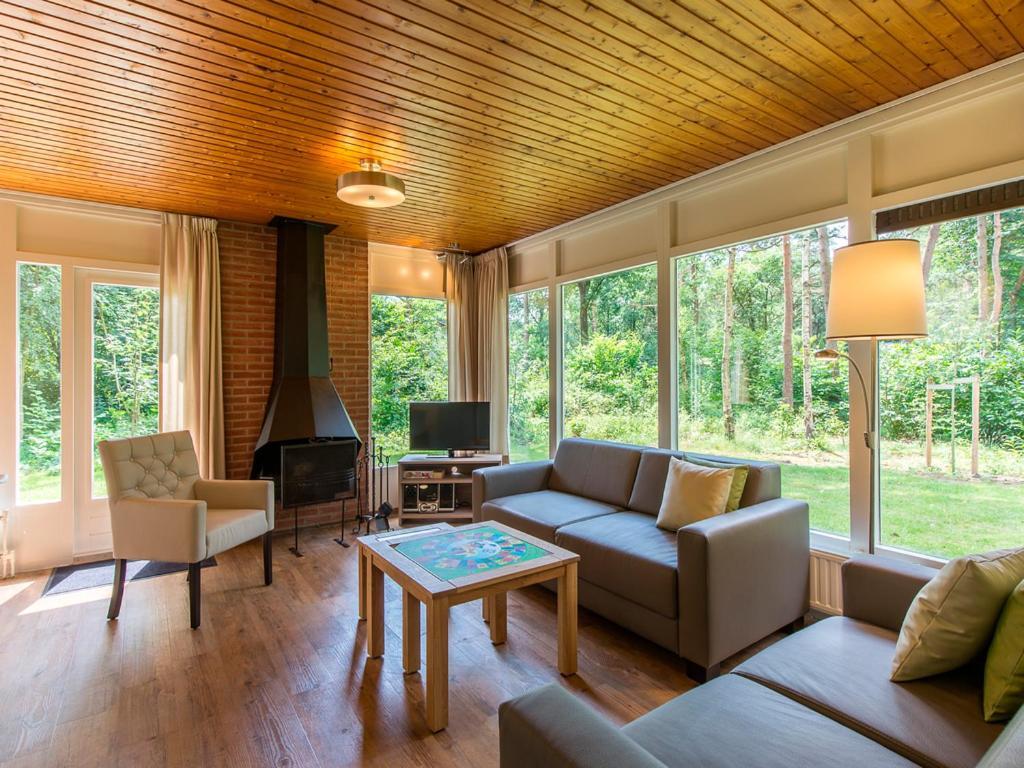 Comfort 6-Person Dog Bungalow In The Holiday Park Landal Heideheuvel Бекберґен Номер фото
